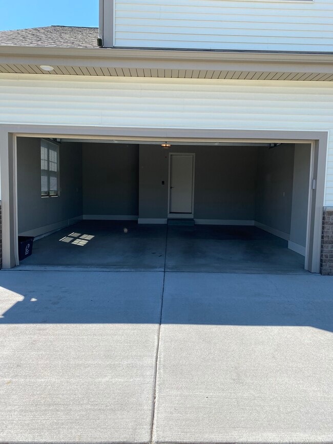 Garage - 1147 High Pointe Knoll Cir