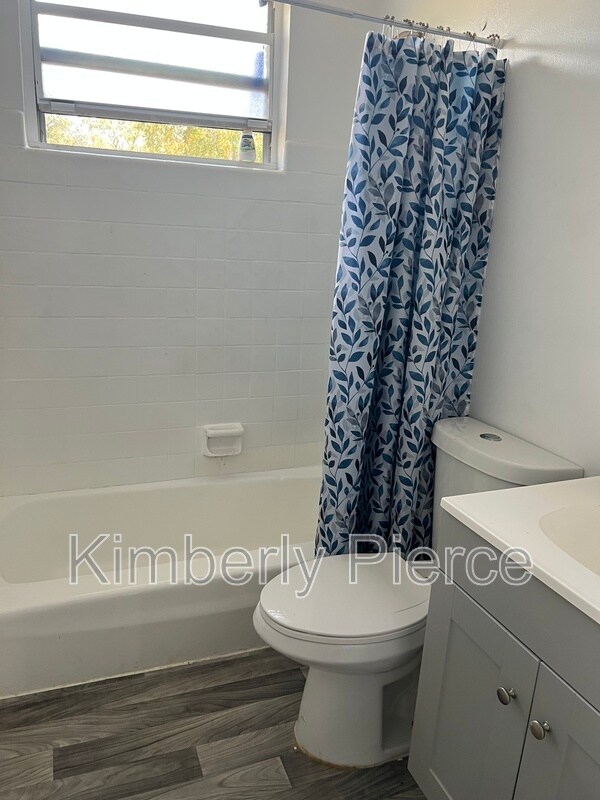 Foto del edificio - 1554 W 22nd St