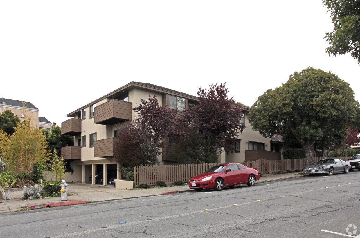 Foto principal - 661 W Franklin St