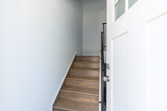 front door to building - 314 W Norris St