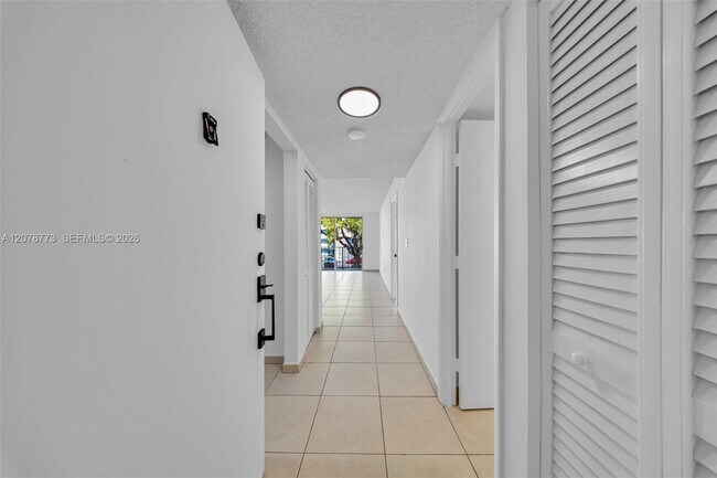 Foto del edificio - 9360 Fontainebleau Blvd