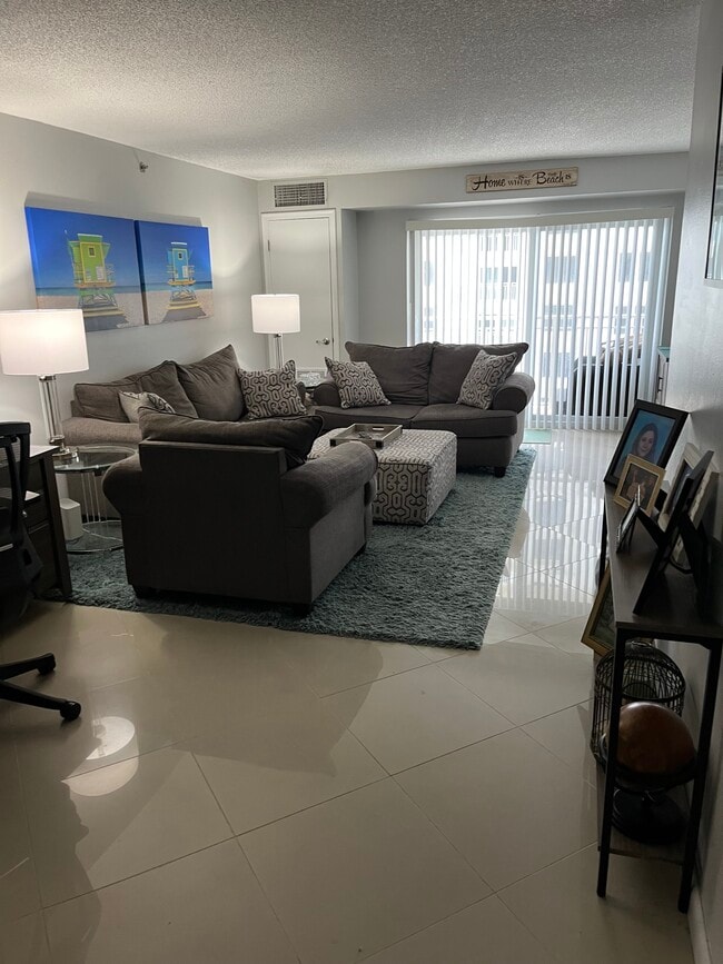 Living Room - 3215 S Ocean Blvd