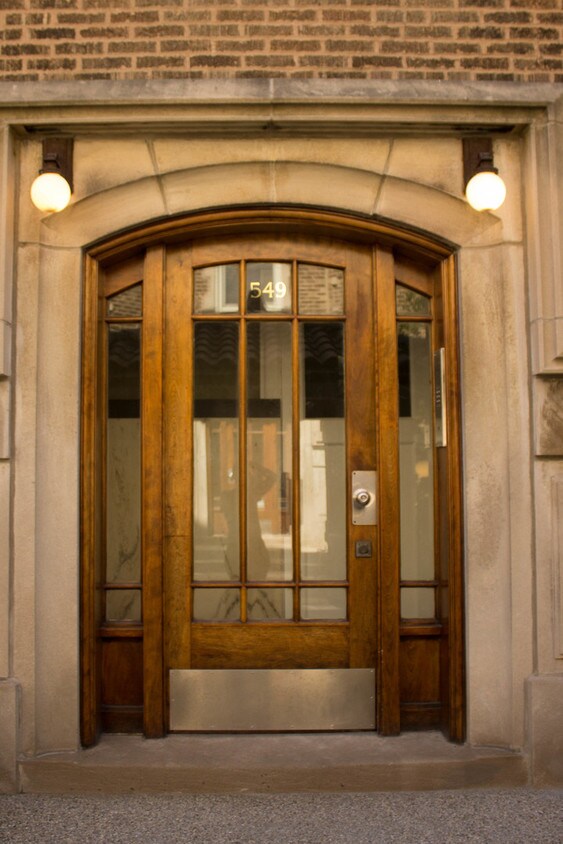 Primary Photo - 549 W Addison St