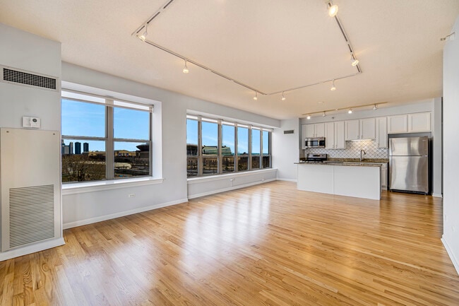 Building Photo - 1717 S Prairie Ave