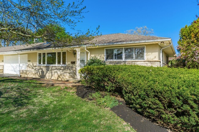Foto del edificio - 4230 Eastlea Dr