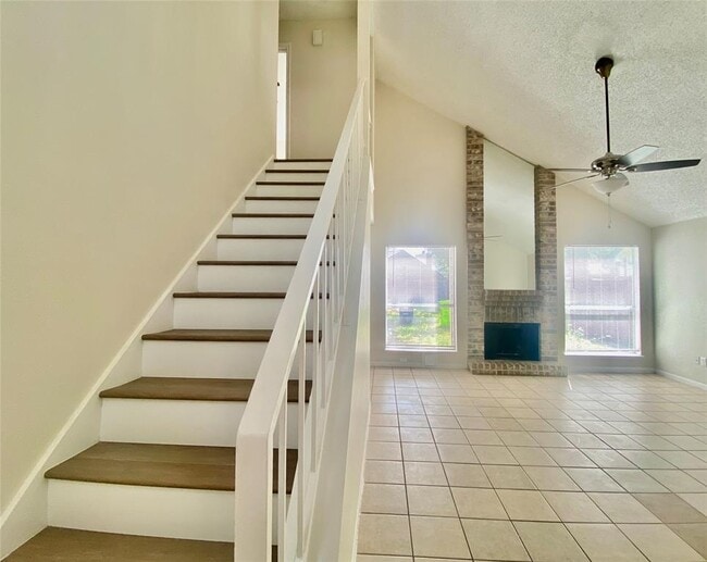 Building Photo - 15919 Oak Mountain Dr