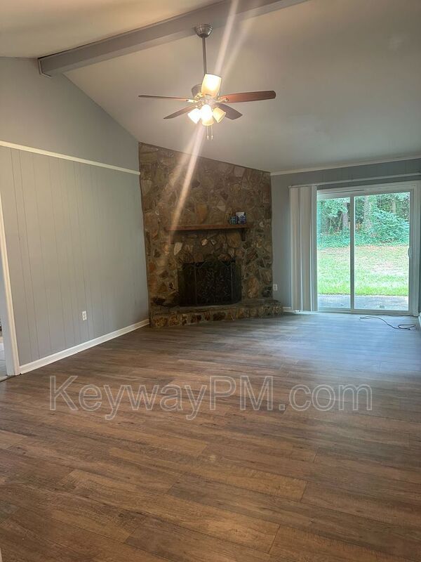 Building Photo - 2104 Trotters Way