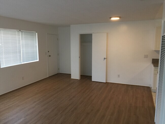 Building Photo - 4000 Van Buren Pl