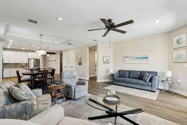 Building Photo - Stunning 3 Bedroom, 2.5 Bath Home with Upg...