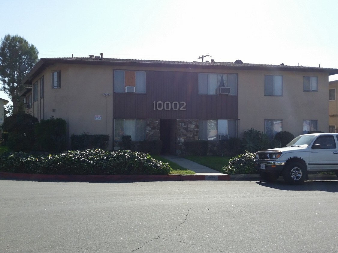 Foto principal - 10002 Ben Hur Ave