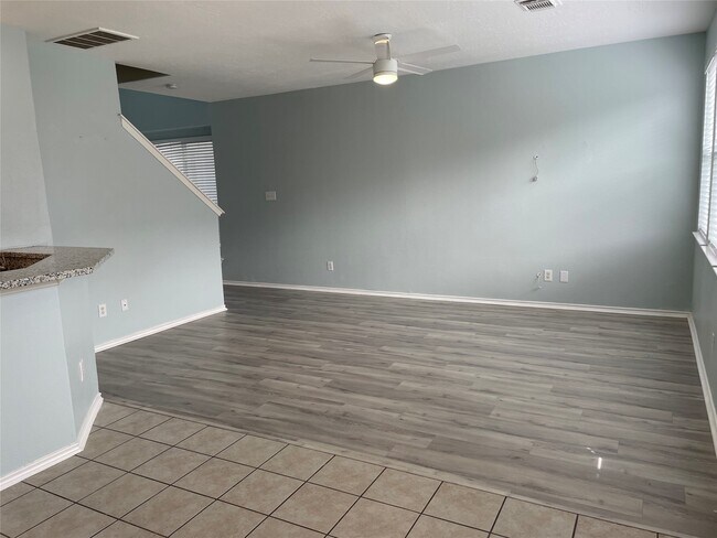 Foto del edificio - 9022 Elm Drake Ln