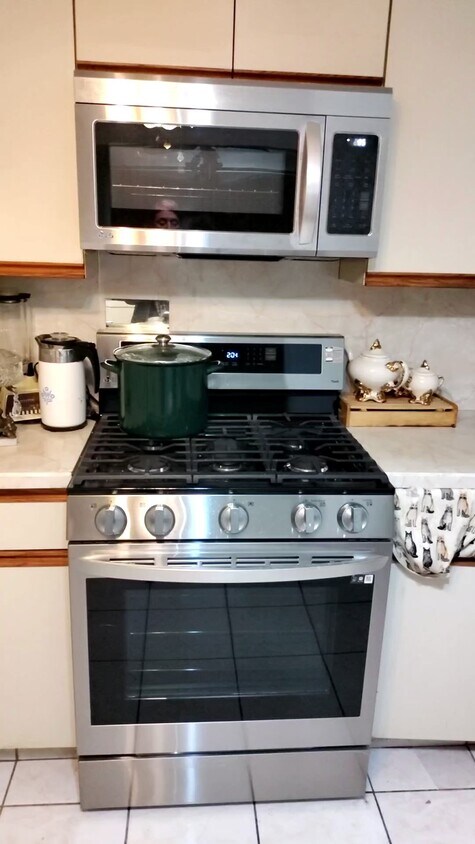 Foto del edificio - 530 Ellsworth Ave