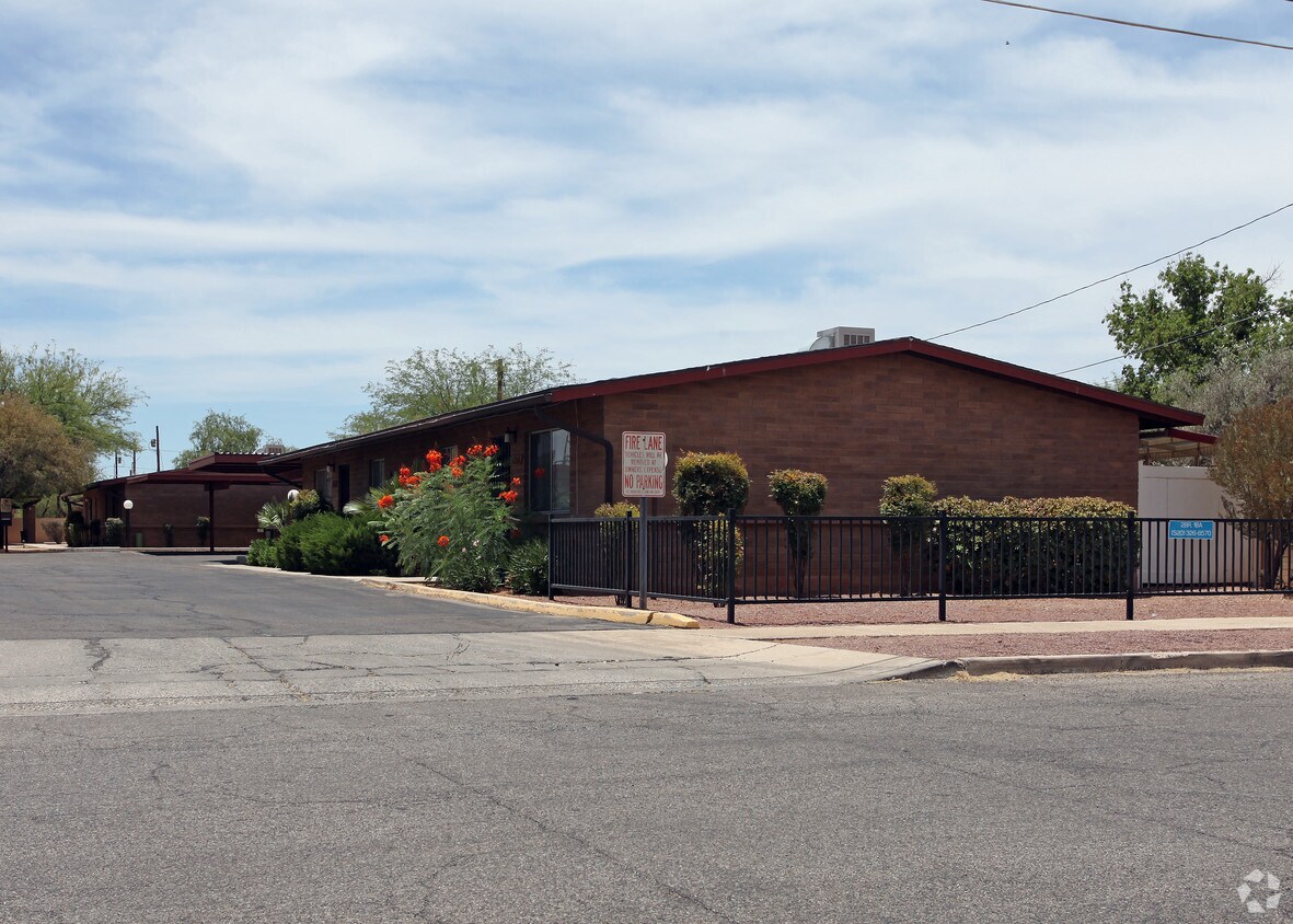Building Photo - 3740 E Presidio Rd