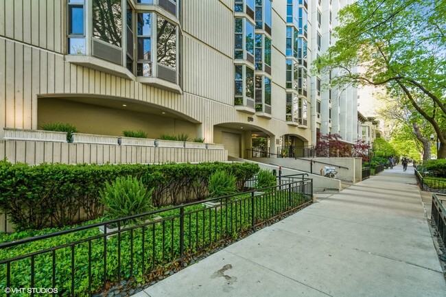 Building Photo - 1340 N Dearborn St
