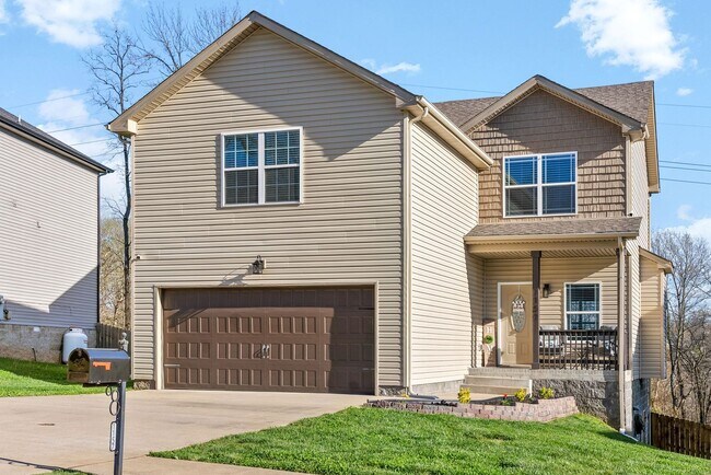 Foto del edificio - Pet Friendly Three Bedroom with Bonus!