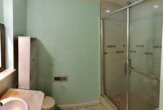 Foto del edificio - 78-04 Parsons Blvd