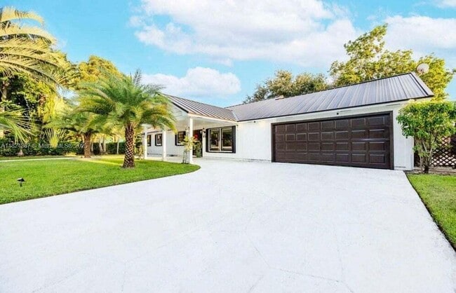 Building Photo - 2024 Palmetto Rd