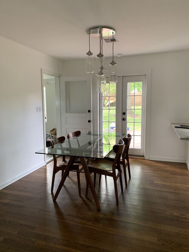 Building Photo - Beautiful Florence Park South home with hardwood floors throughout.