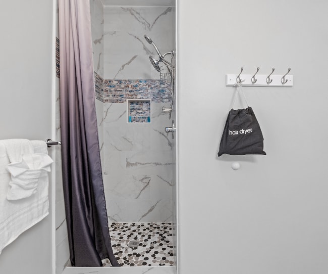 Building Photo - 1401 W 40th St