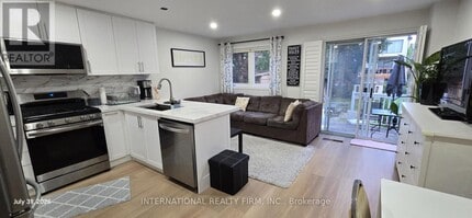 Building Photo - 261 Soudan Ave