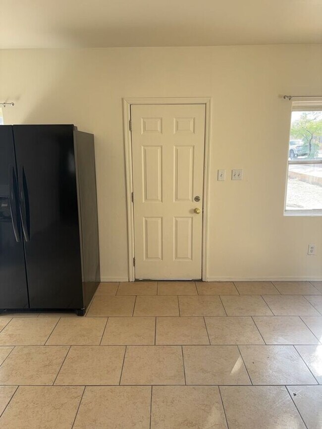 Foto del edificio - Bright, easy living at this charming 1 bed...