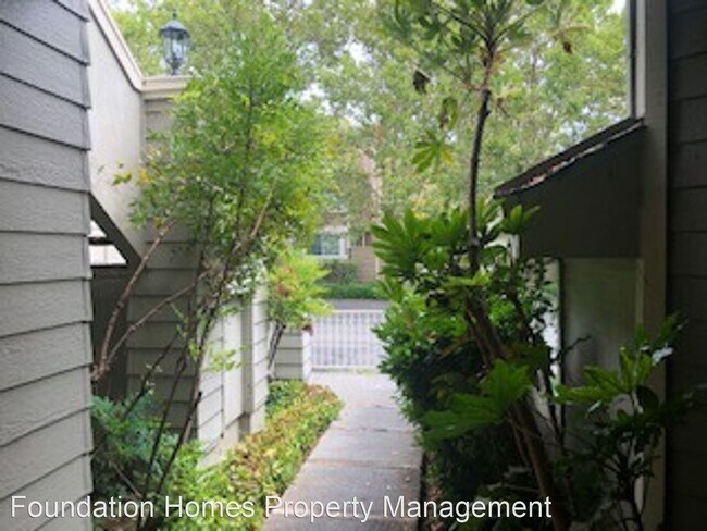 Building Photo - 2 br, 1 bath House - 17 Bridle Path Ln.