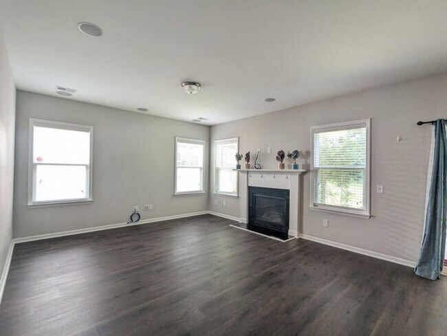 Building Photo - AVAILABLE NOW- 4BR/3.5BA IN COLONY NORTH