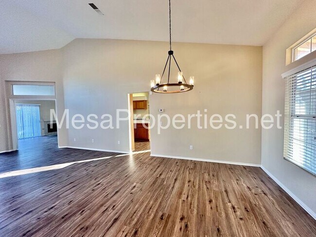 Foto del edificio - 12415 Madera St