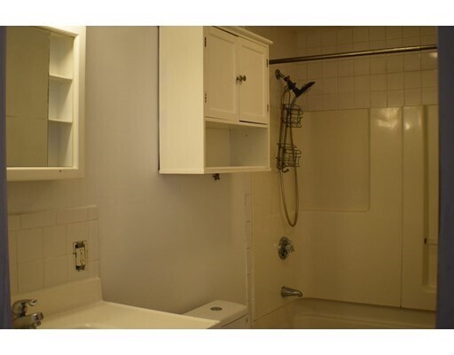 Foto del edificio - 12 Herrick Ln