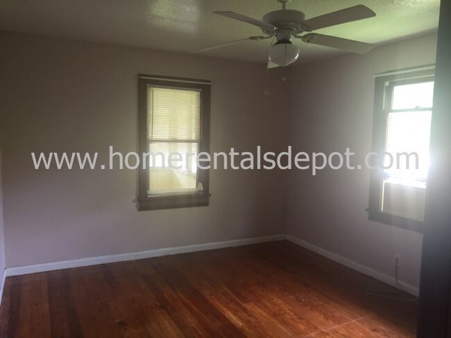 Building Photo - Cute 2/1 in the heart of St. Cloud, $1,400...