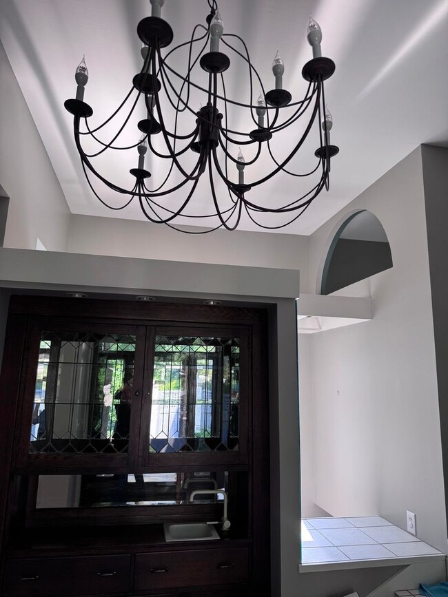 Foto del edificio - Historical Duplex - Spacious 3 Bedroom, 2.5 Bath Duplex with fenced in private patio.