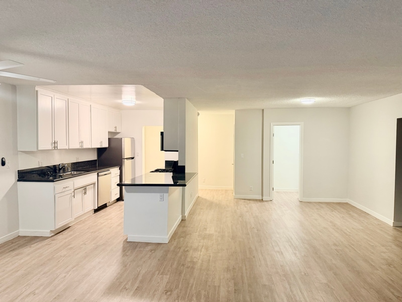 Primary Photo - 1284 Havenhurst Dr