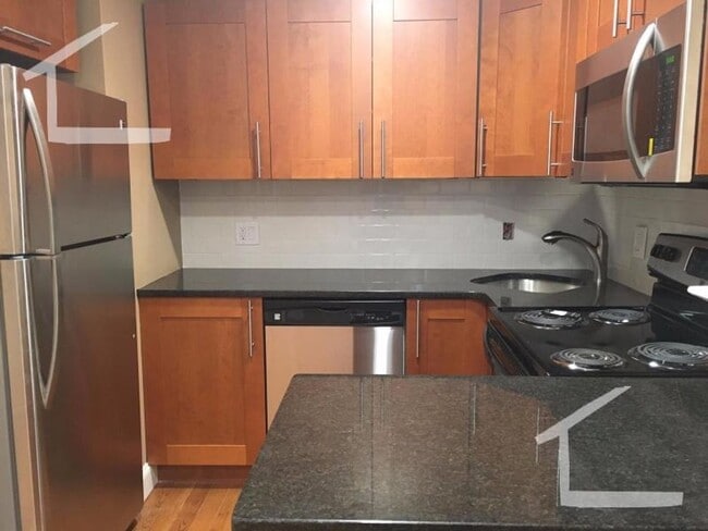 Building Photo - Great Renovated 1 Bed(basement) - Close to the Green Line (.12mi)