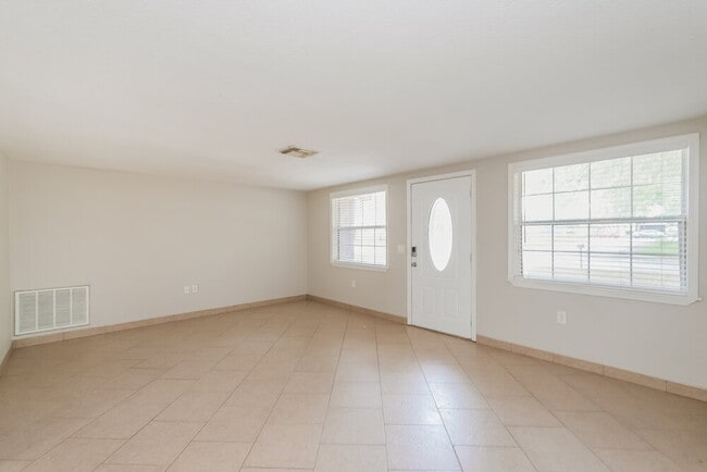 Foto del edificio - 6024 Boxwood Dr