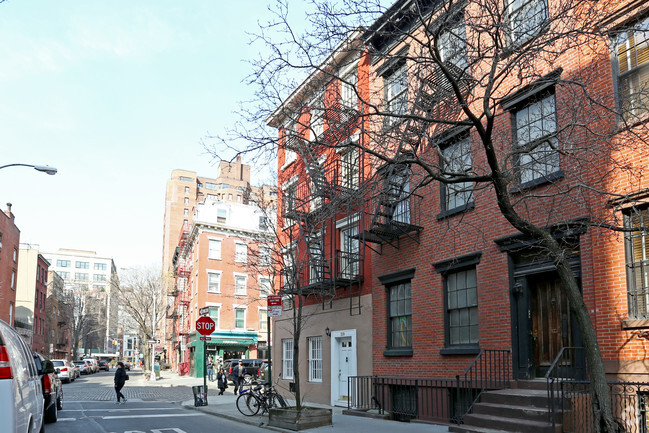 Building Photo - 319 W 4th St