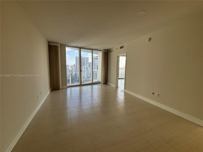 Foto del edificio - 185 SW 7th St