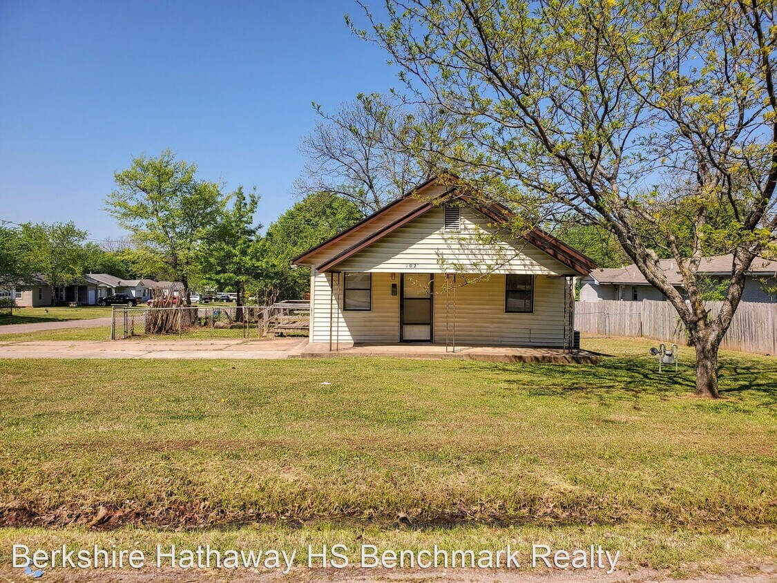 Primary Photo - 2 br, 1 bath House - 702 N Pennsylvania Ave