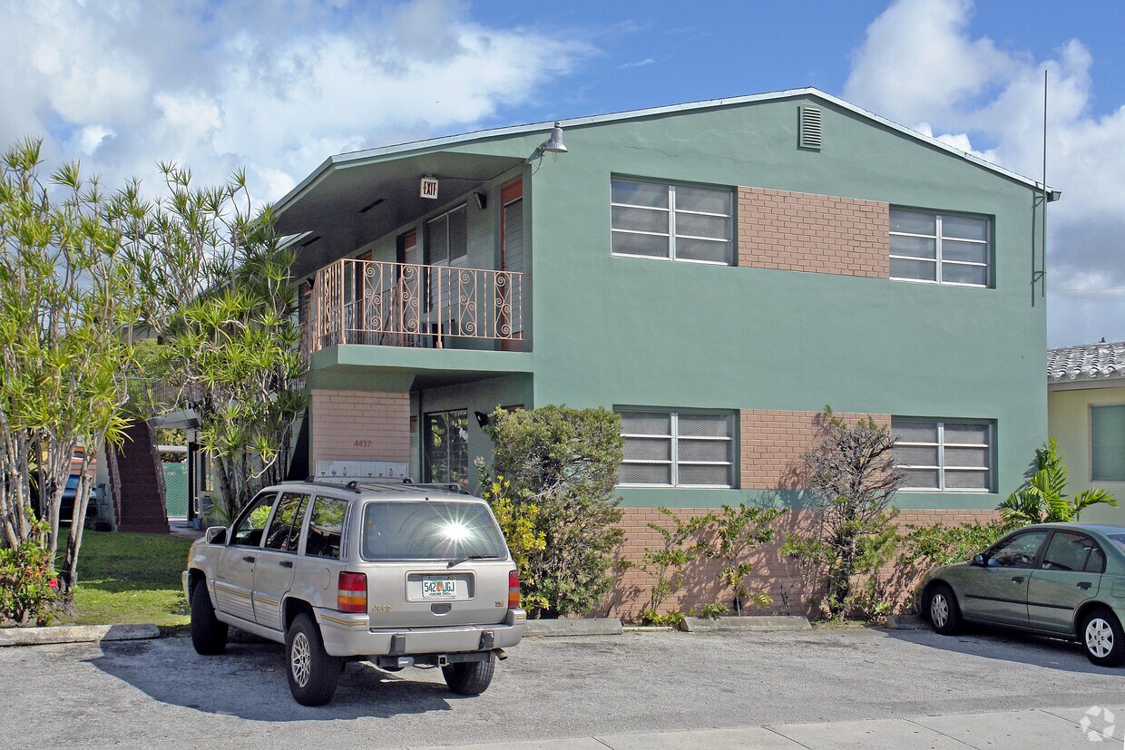 Foto del edificio - 4437-4411 W Flagler St