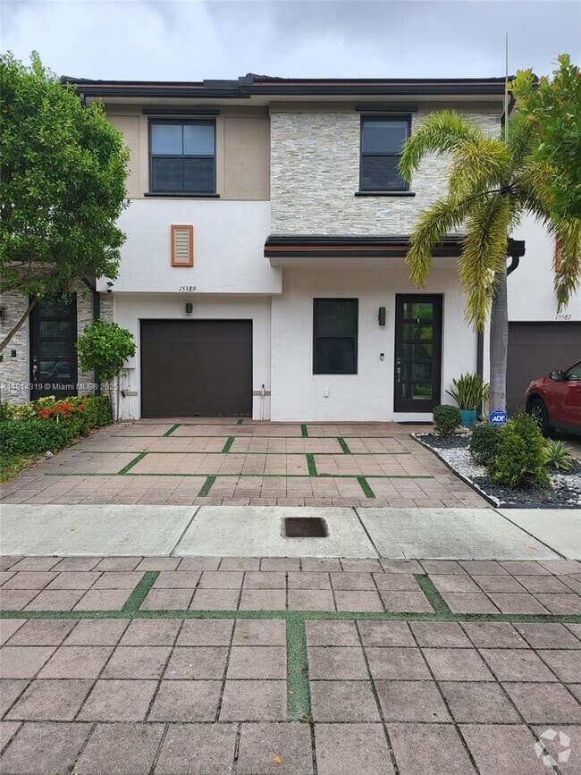 Building Photo - 15589 NW 91st Ct