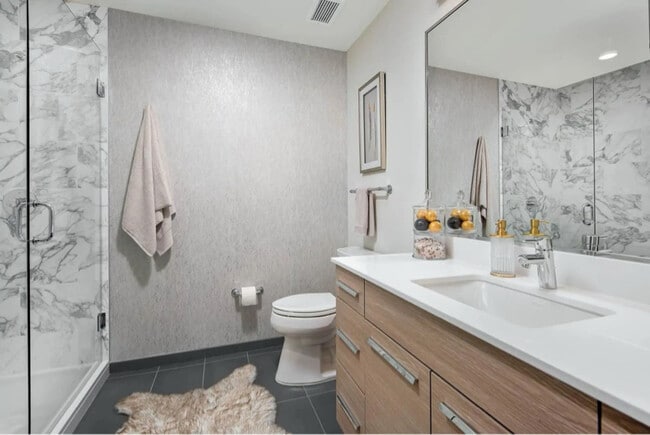 Building Photo - 727 W Madison St