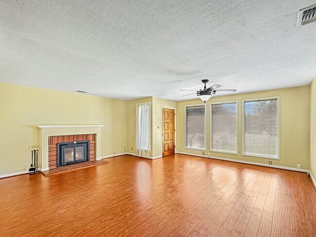Foto del edificio - Charming 2 Bedroom House in Sacramento