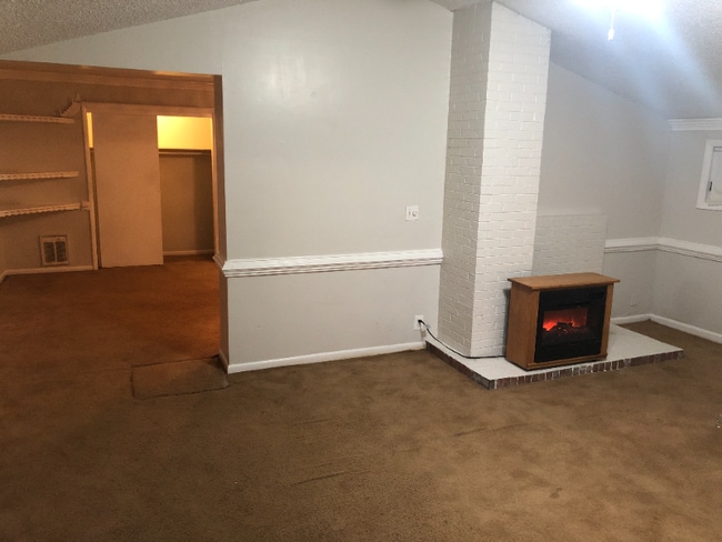 Photo - 9915 E Franklin Ave Apartment