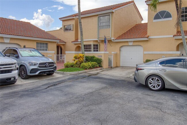 Foto del edificio - 11415 Lakeview Dr