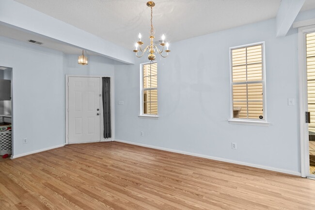 Building Photo - 11 Camellia Ln
