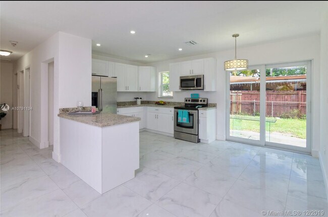 Foto del edificio - 17301 NW 31st Ave