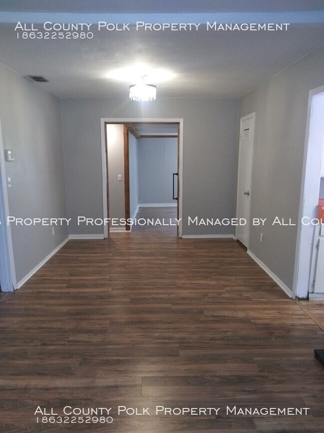 Building Photo - 211 W Valencia St