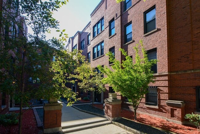 Building Photo - 3523 N Racine Ave