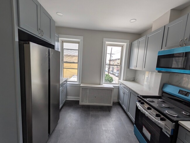 Building Photo - 295 Avenue B