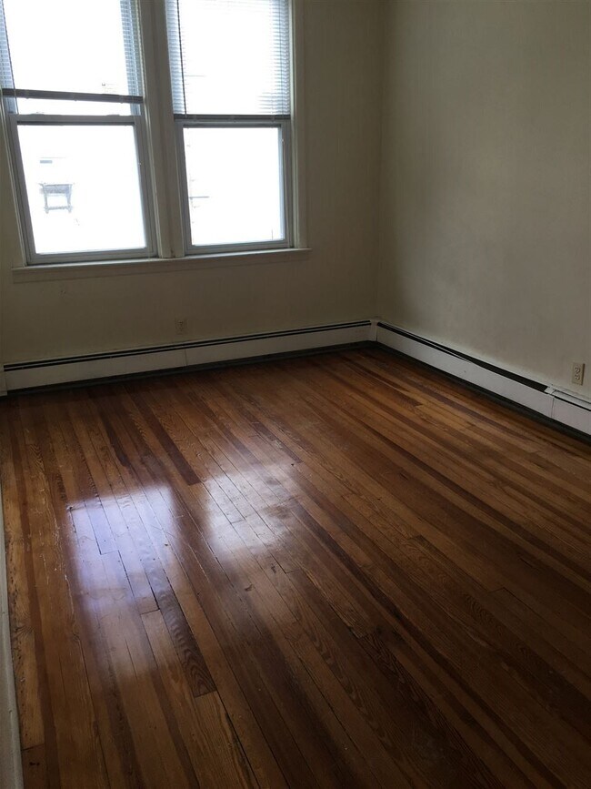 Building Photo - 559 Avenue A
