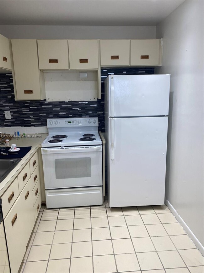 Building Photo - 2720 W 63rd Pl